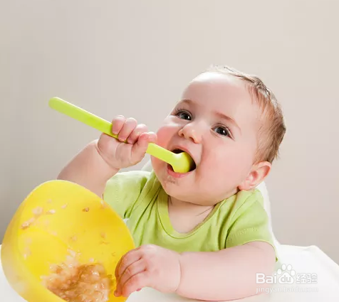 宝宝刚出生的第一年该怎么带?
