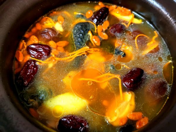 补气养血红枣枸杞乌鸡汤