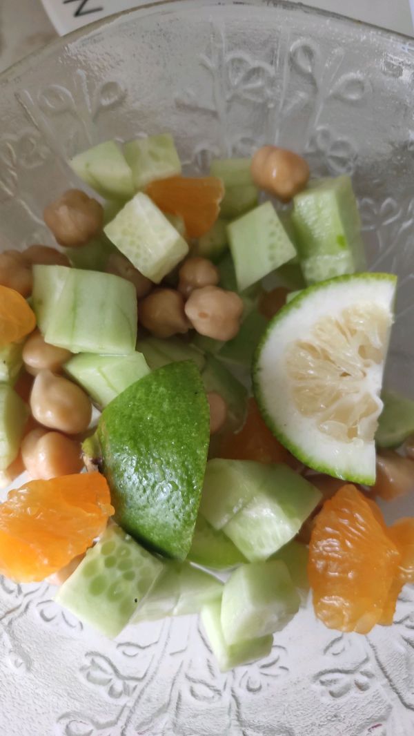 柠香黄瓜鹰嘴豆沙拉