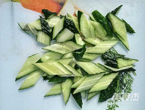 胡萝卜黄瓜炒肉片