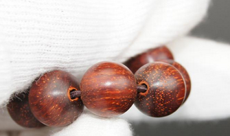 小叶紫檀手串鉴别及盘玩