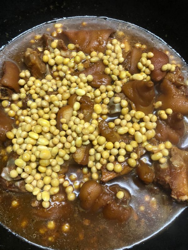 黄豆焖猪蹄香甜简易版
