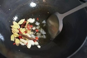 香辣红烧鸡爪的美味做法