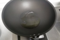 平菇炒鸡蛋的做法