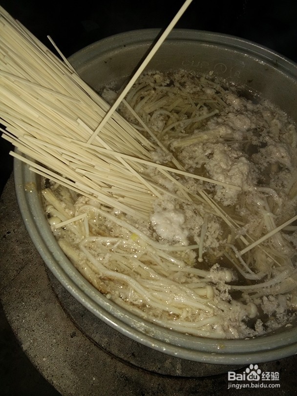 金针菇肉末宽汤面