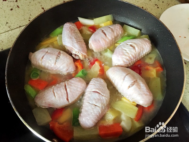 如何做出三汁焖鸡翅？