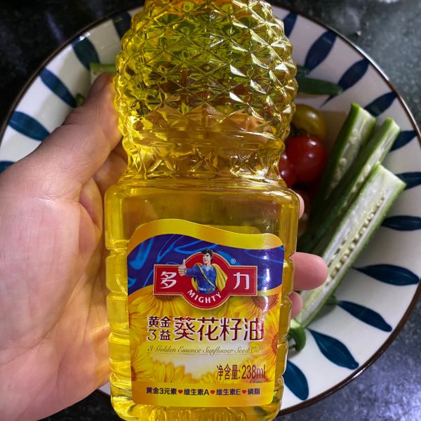 青花椒盐风味三文鱼蔬菜沙拉空气炸