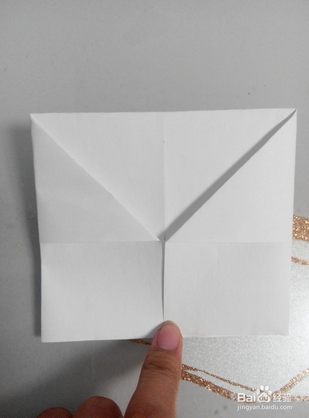 如何让废旧纸张变身储物小盒