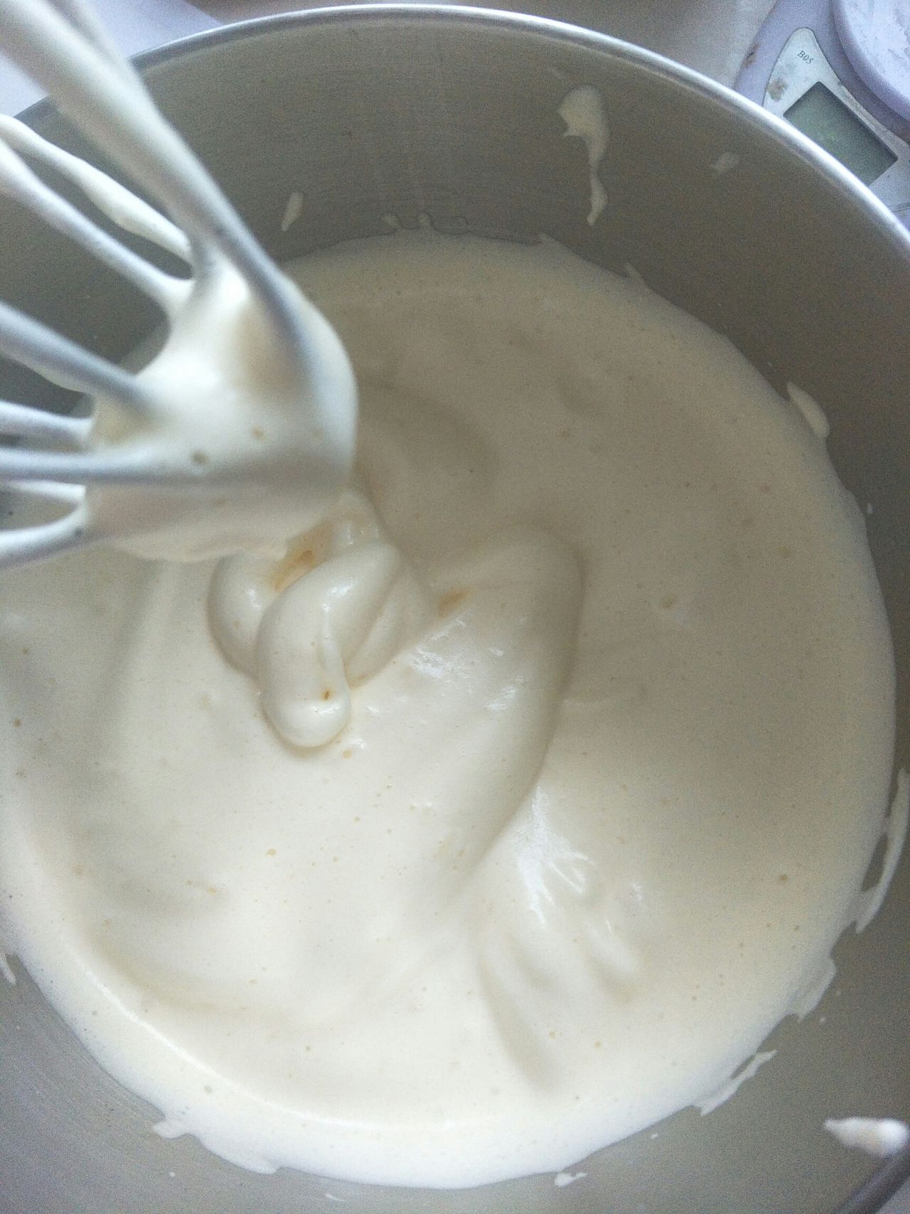 好吃的海绵蛋糕版甜甜圈的做法，咬下去满满的的都是幸福