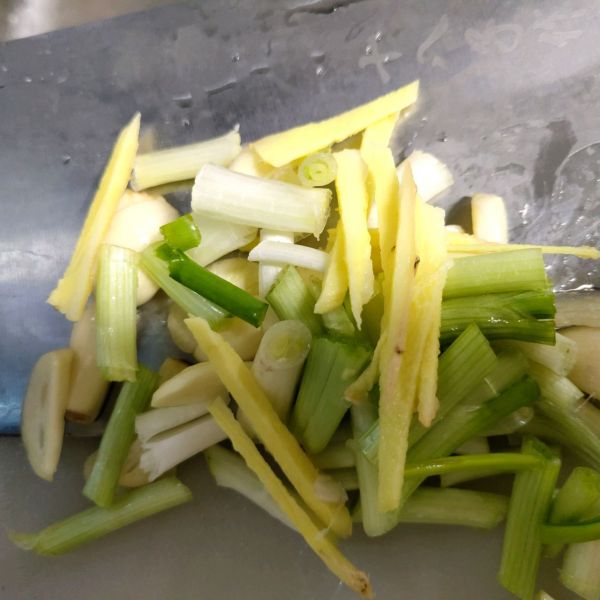 甜豆彩椒炒腊肠