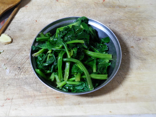 教你做香喷喷的菌香鸭腿煲仔饭，味道美极了