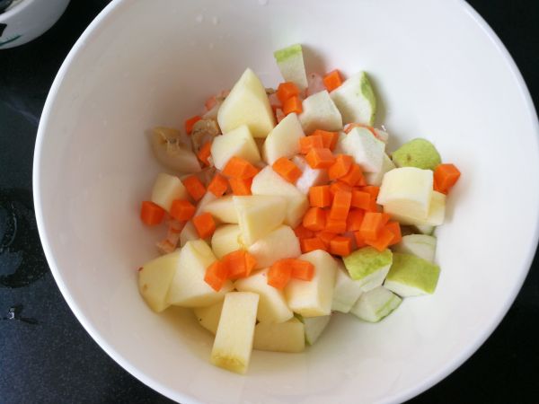 鲍鱼虾仁蔬果沙拉