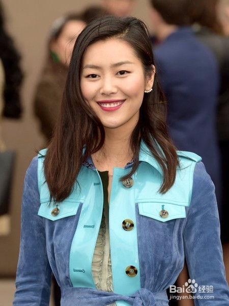 长脸女生适合什么发型呢? 这些发型百搭还修颜