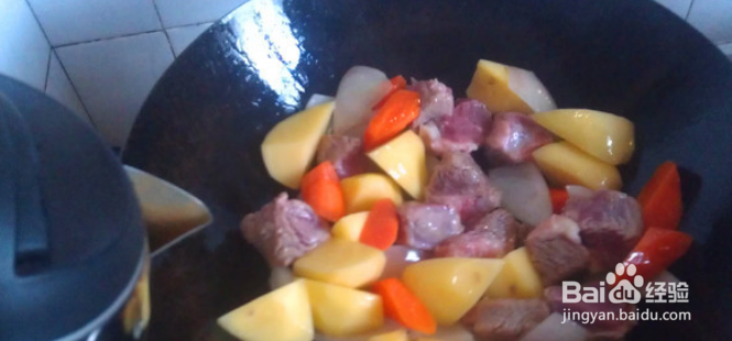 土豆炖牛肉怎么做