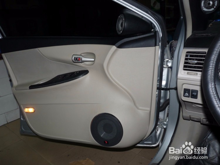 卡罗拉门板怎么拆卸