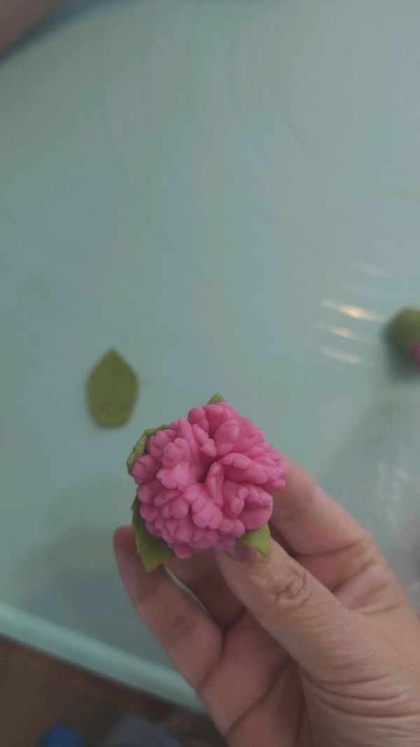 给婆婆做了一个康乃馨馒头花束