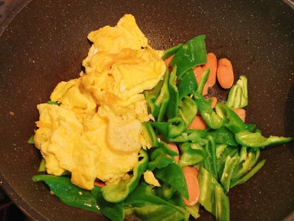 青椒火腿炒鸡蛋