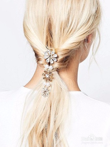 教你巧用潮流发型饰品，一秒提升你的时尚度