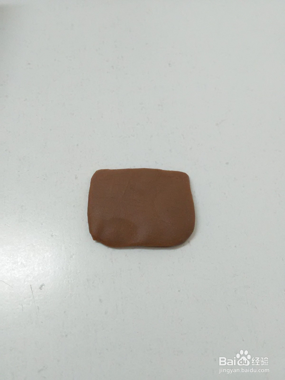 怎么用橡皮泥捏吃鸡头盔