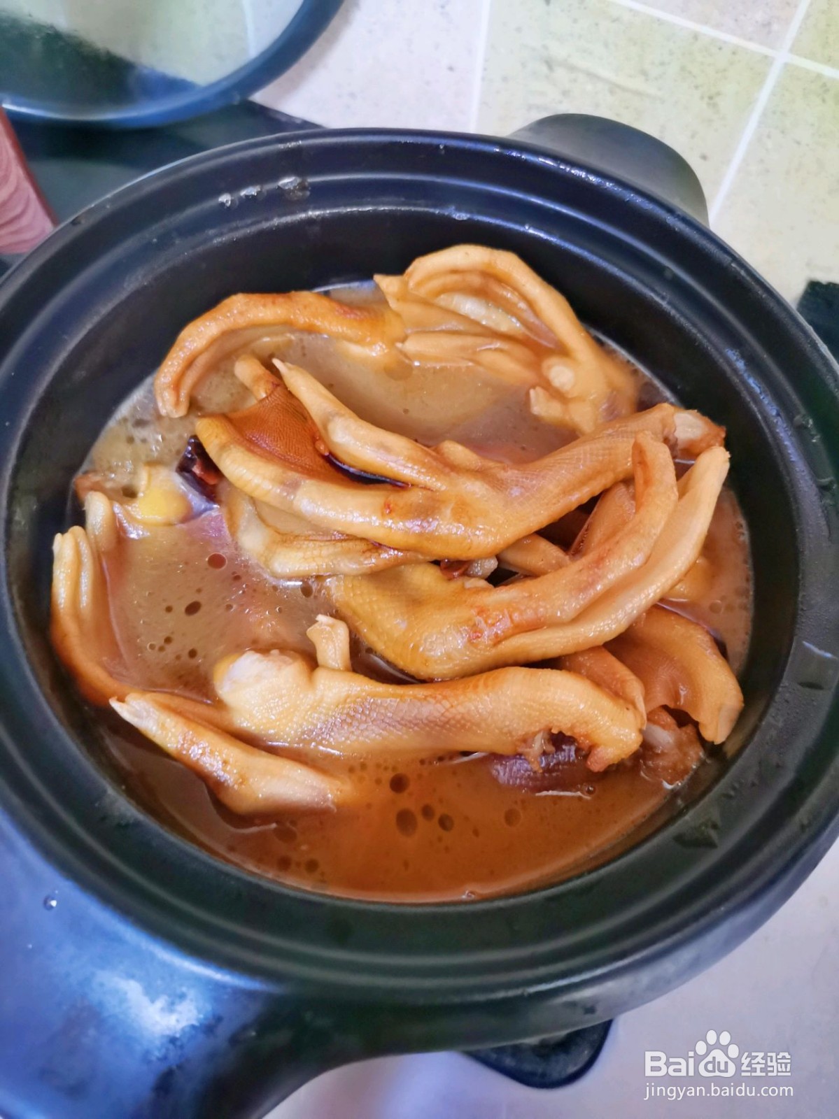 酱香鸭掌煲怎么做