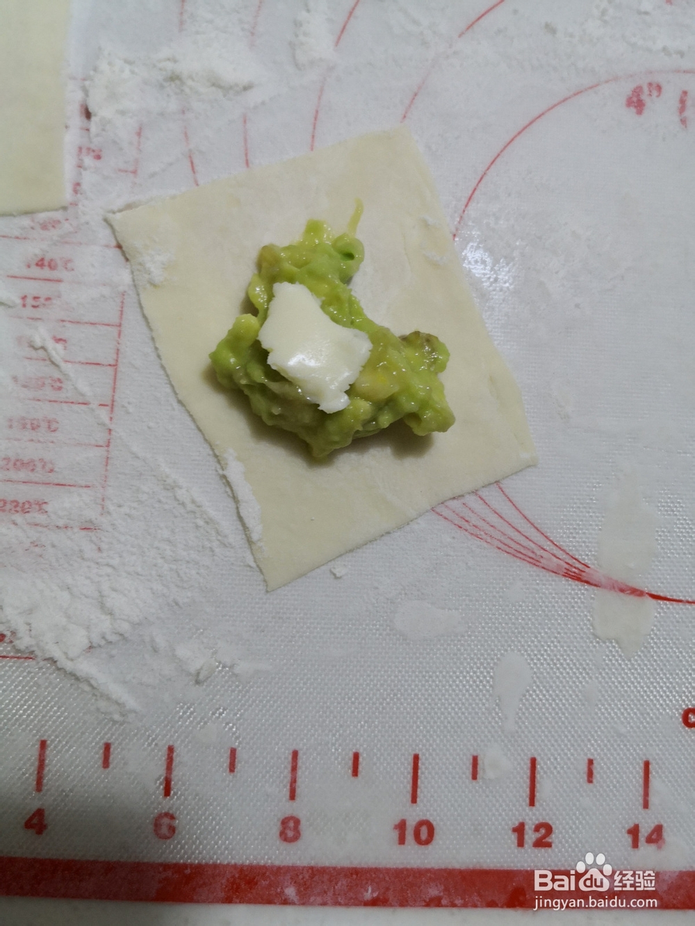 宝宝辅食——牛油果香蕉盒子饼