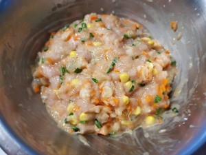 教你怎么做鸡胸肉虾仁鲜蔬饼