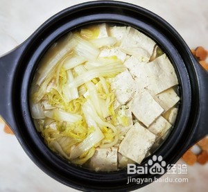 娃娃菜豆腐煲的做法
