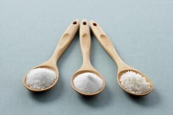 用盐洗脸的方法