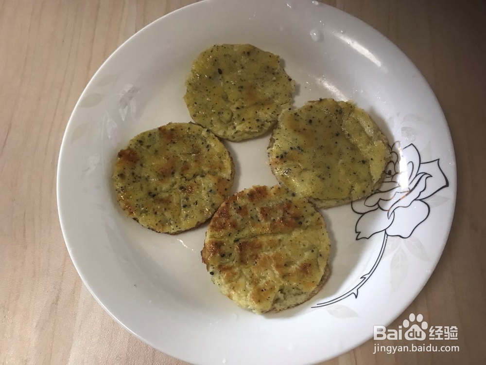 如何给孩子吃火龙果——果味鸡蛋饼