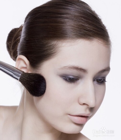 夏季不脱妆的化妆小秘诀