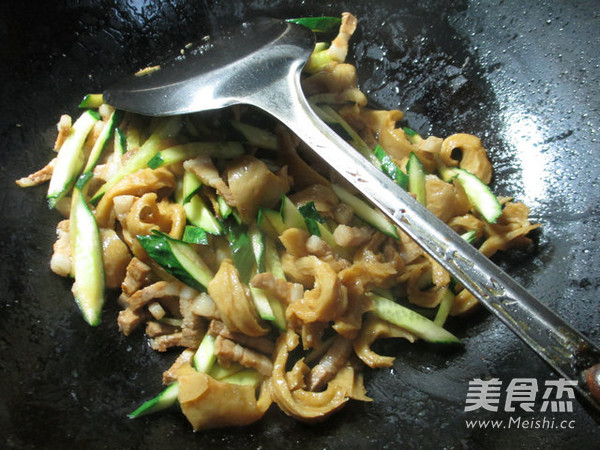 五花肉面筋炒青瓜