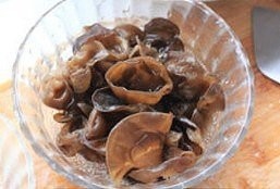 教你怎么做小炒木耳黄花菜