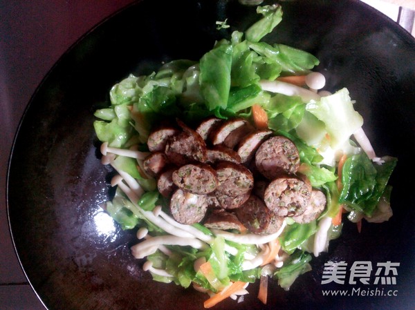 香肠烩卷心菜