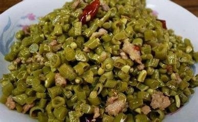 酸豆角炒肉块