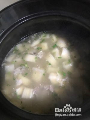 食补佳品萝卜猪骨汤的做法