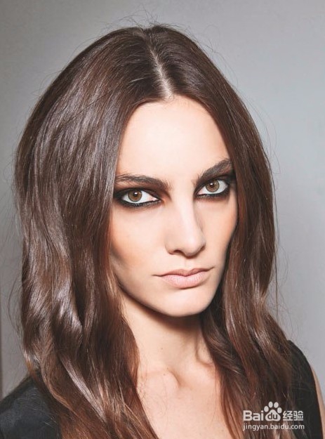 干练中分 打造别具一格女人味，无刘海盛行