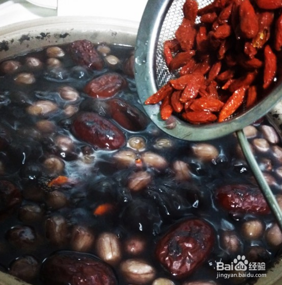 红枣桂圆黑米粥