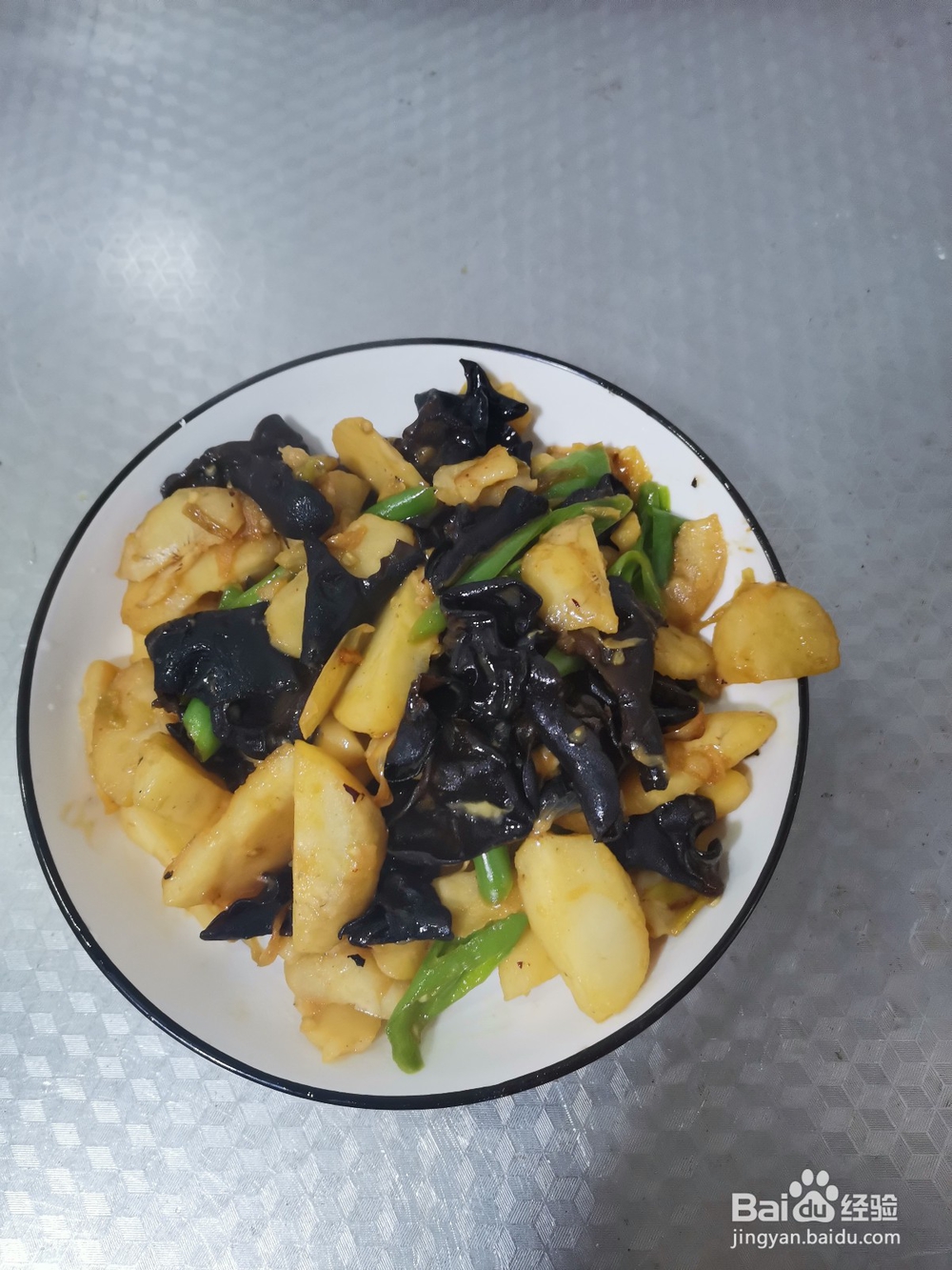 马蒂炒木耳的做法