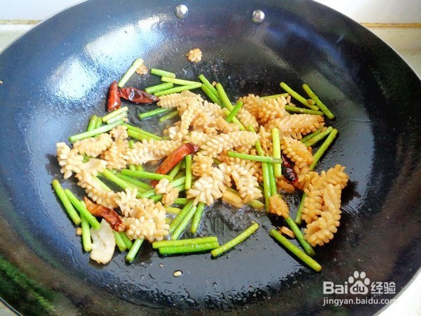 蒜苔炒鱿鱼花怎么做？