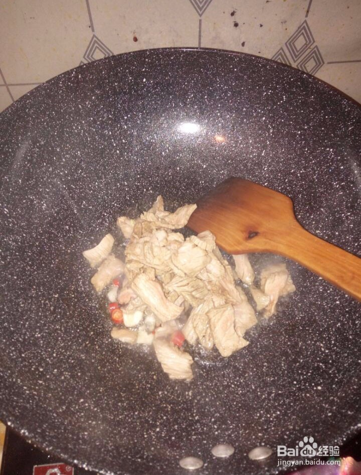 白菜炒牛肉的简单做法