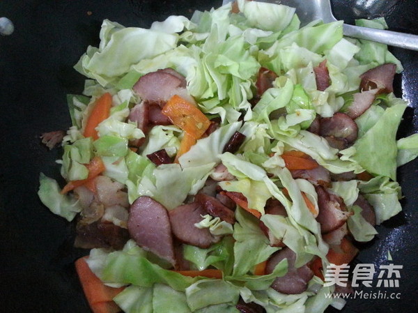 腊味包菜的做法