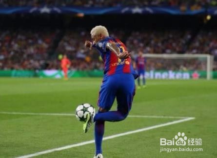 踢足球怎样彩虹过人