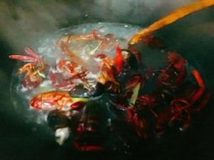 蒜香啤酒焖小龙虾的做法