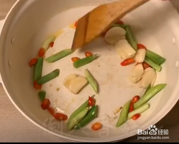 暴炒香菇的做法