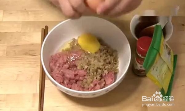 怎样做好榨菜鲜肉月饼呢