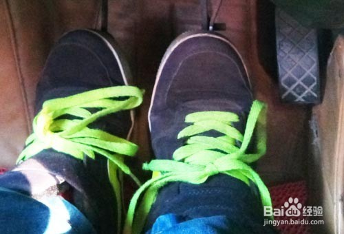 科目二考试练车方法，如何训练控制脚下离合？