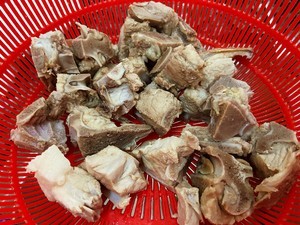 萝卜排骨汤的做法