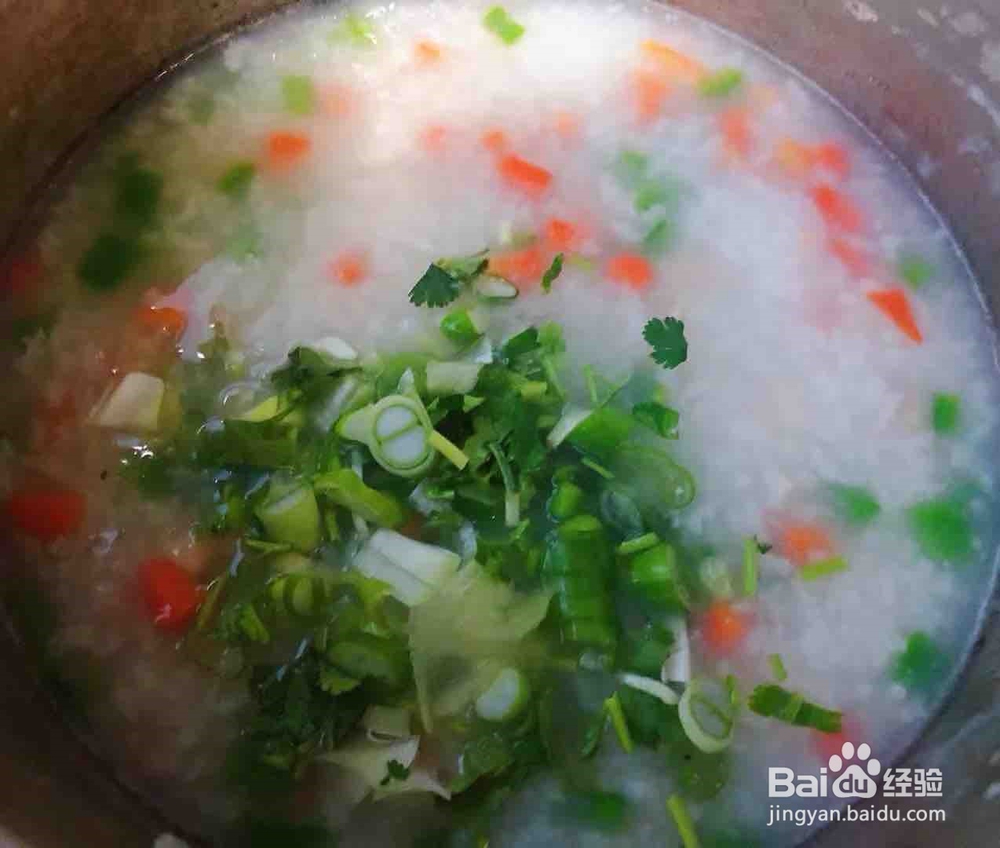 制作美味的蔬菜虾仁粥