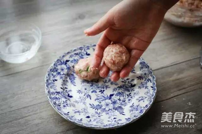 甜酸猪肉丸的做法