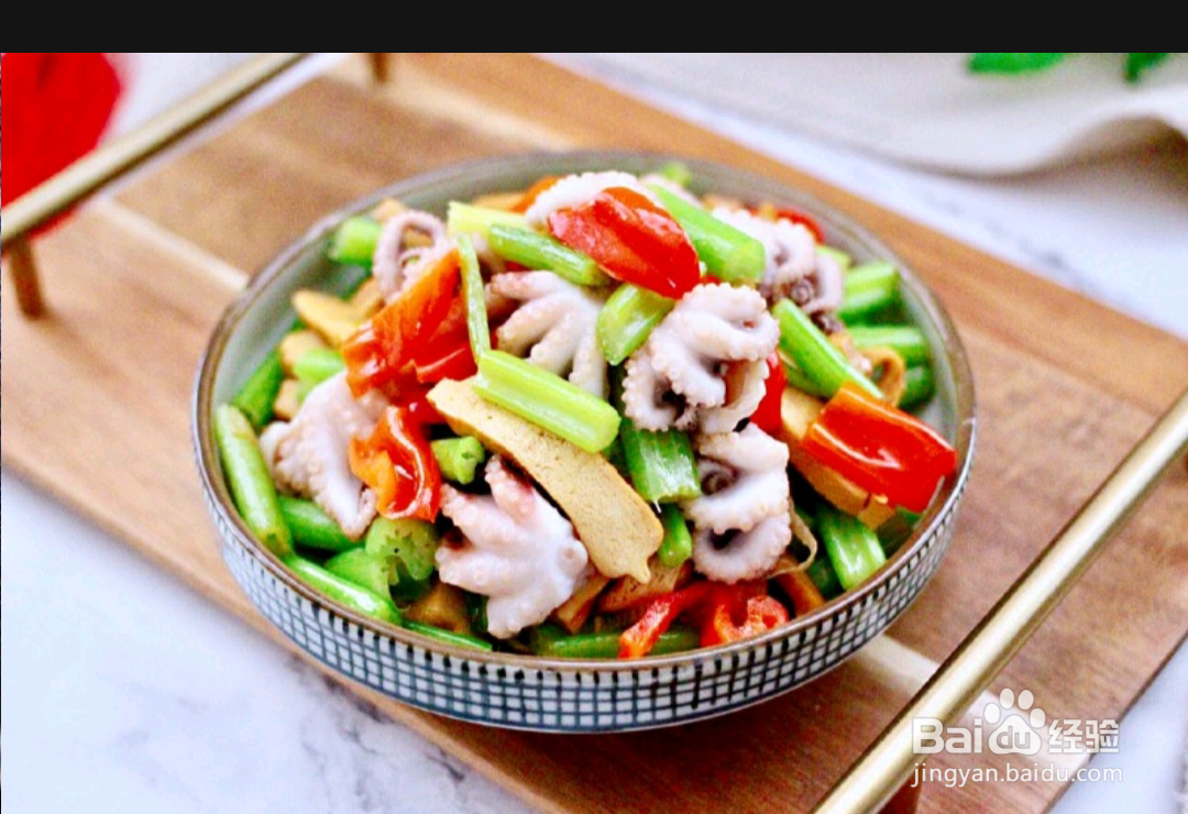 如何做出墨鱼香干芹菜小炒？